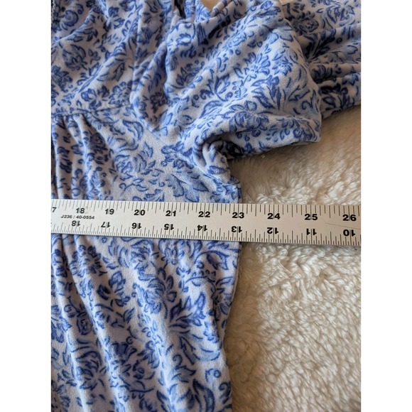 Aria Collections Long Sleeve Velour Nite Gown Sz L Blue White Floral Pockets EUC - Picture 4 of 7